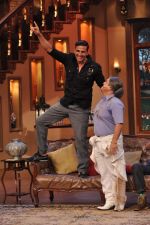 Akshay Kumar promote Once upon a time in Mumbai Dobara on the sets of Comedy Nights with Kapil in Filmcity on 1st Aug 2013 (204).JPG